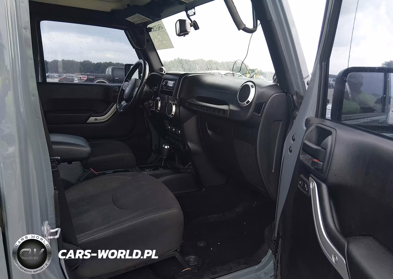 2014 Jeep Wrangler Unlimited Sahara VIN:1C4BJWEG3EL263166 - 5