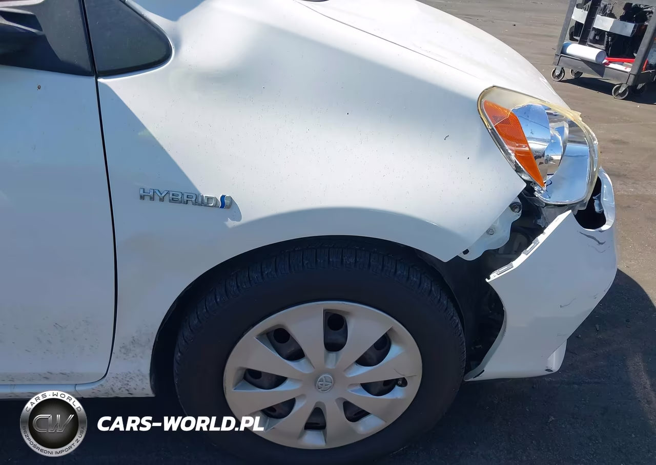 2014 Toyota Prius C One VIN:JTDKDTB39E1082530 - 12