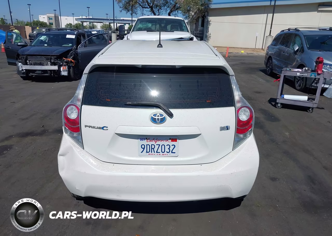 2014 Toyota Prius C One VIN:JTDKDTB39E1082530 - 17