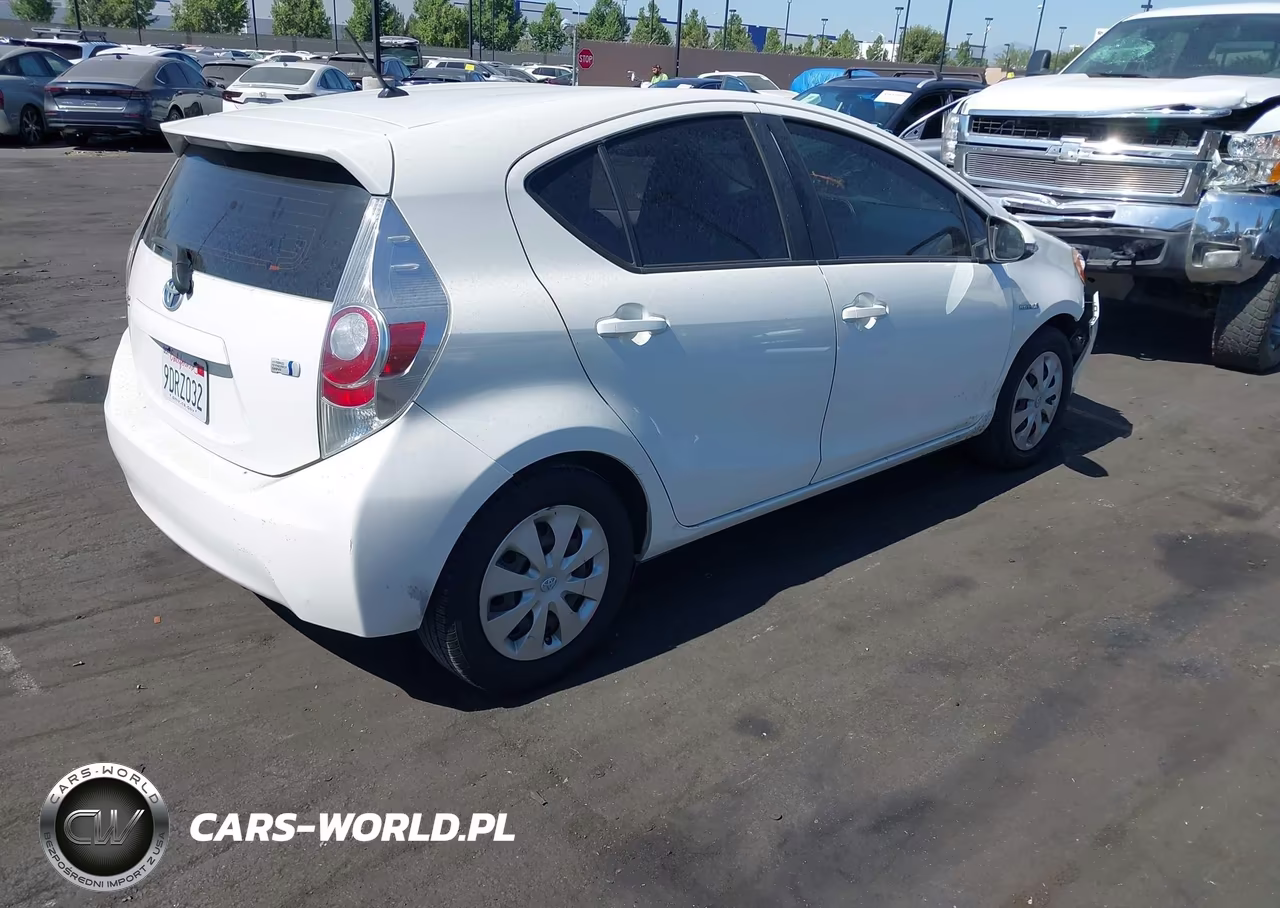 2014 Toyota Prius C One VIN:JTDKDTB39E1082530 - 4