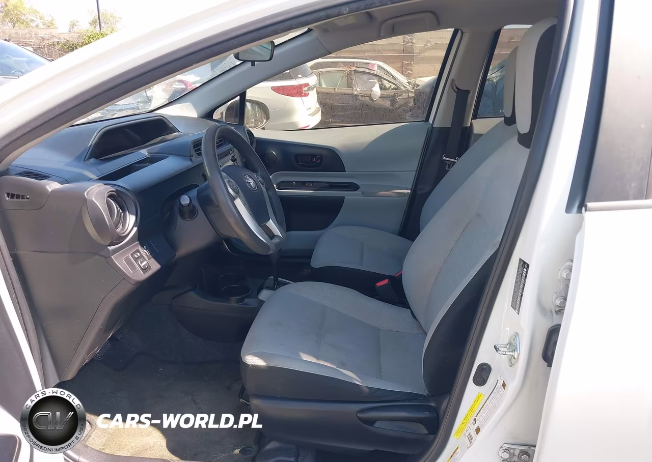 2014 Toyota Prius C One VIN:JTDKDTB39E1082530 - 5