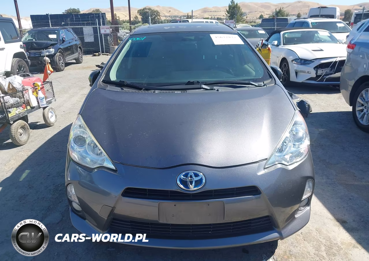 2014 Toyota Prius C Four VIN:JTDKDTB34E1073380 - 13