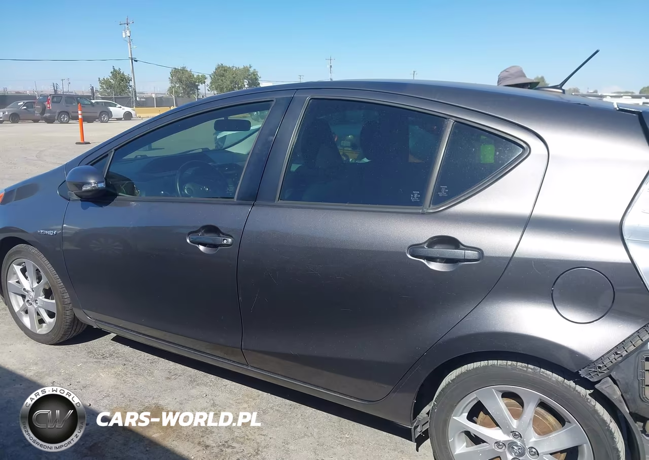 2014 Toyota Prius C Four VIN:JTDKDTB34E1073380 - 15