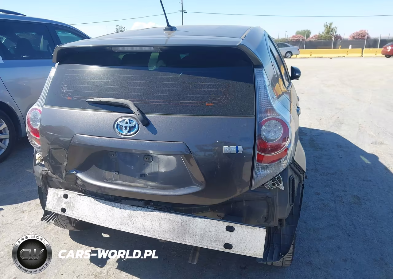 2014 Toyota Prius C Four VIN:JTDKDTB34E1073380 - 17