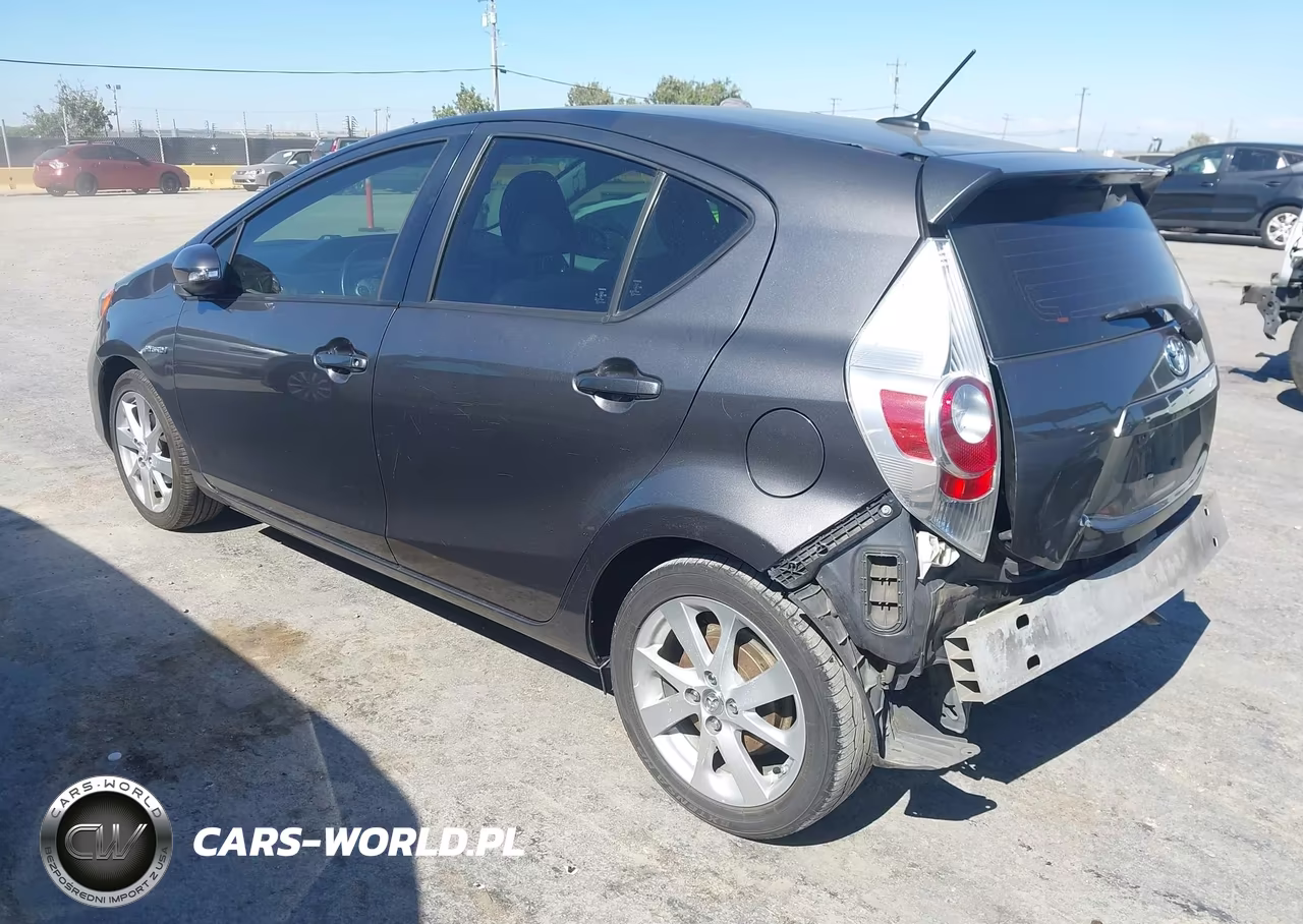 2014 Toyota Prius C Four VIN:JTDKDTB34E1073380 - 3