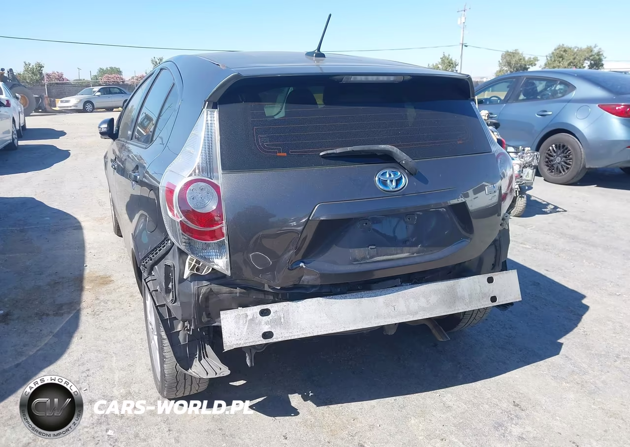 2014 Toyota Prius C Four VIN:JTDKDTB34E1073380 - 6