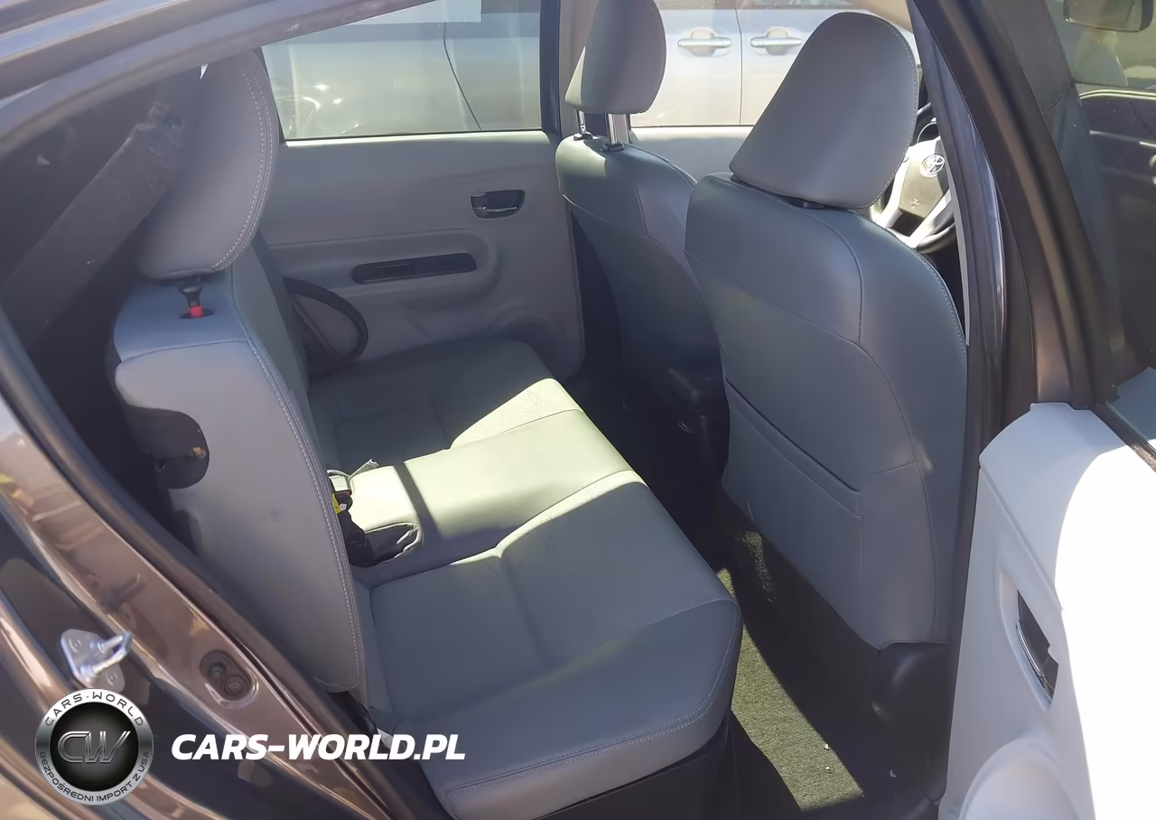 2014 Toyota Prius C Four VIN:JTDKDTB34E1073380 - 8