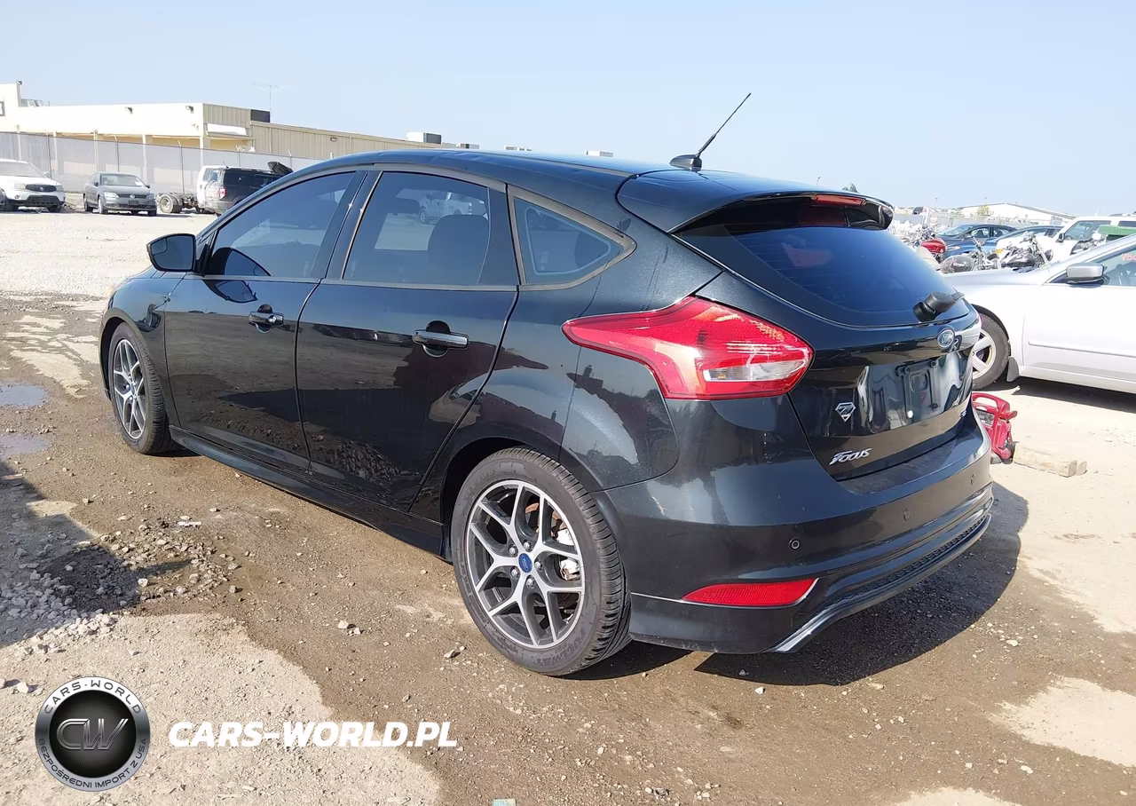 2015 Ford Focus Se VIN:1FADP3K23FL357991 - 3