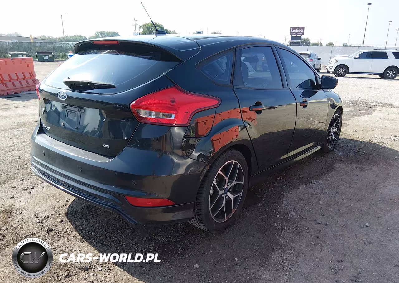 2015 Ford Focus Se VIN:1FADP3K23FL357991 - 4