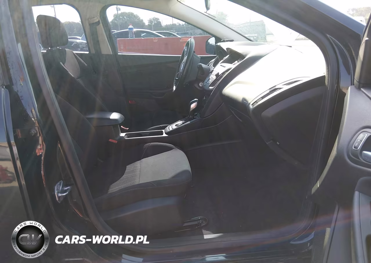 2015 Ford Focus Se VIN:1FADP3K23FL357991 - 5