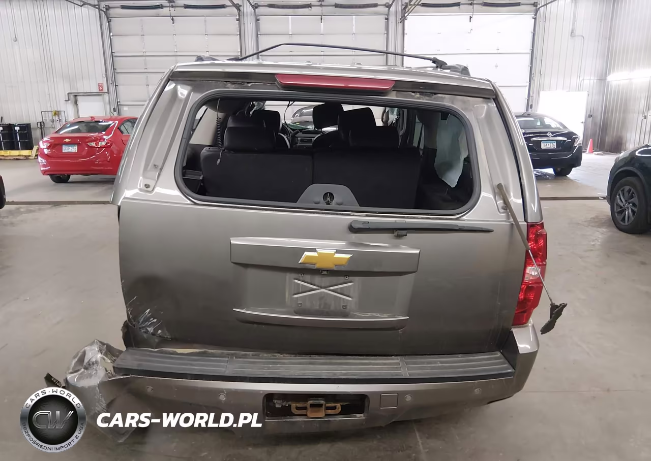 2011 Chevrolet Suburban Lt VIN:1GNSKJE3XBR381583 - 17