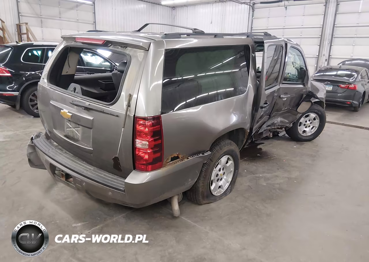 2011 Chevrolet Suburban Lt VIN:1GNSKJE3XBR381583 - 4