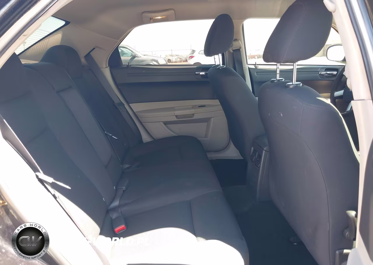 2006 Chrysler 300 VIN:2C3KA43R46H471469 - 8