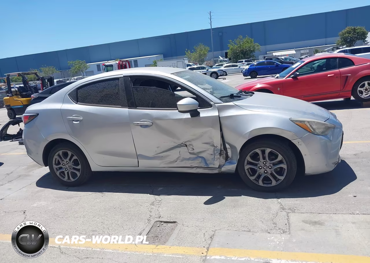 2019 Toyota Yaris Le VIN:3MYDLBYV5KY511475 - 13