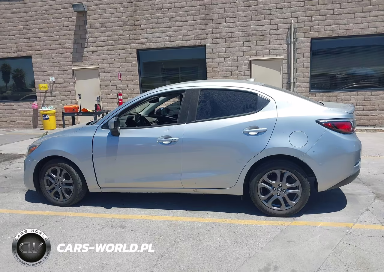 2019 Toyota Yaris Le VIN:3MYDLBYV5KY511475 - 14