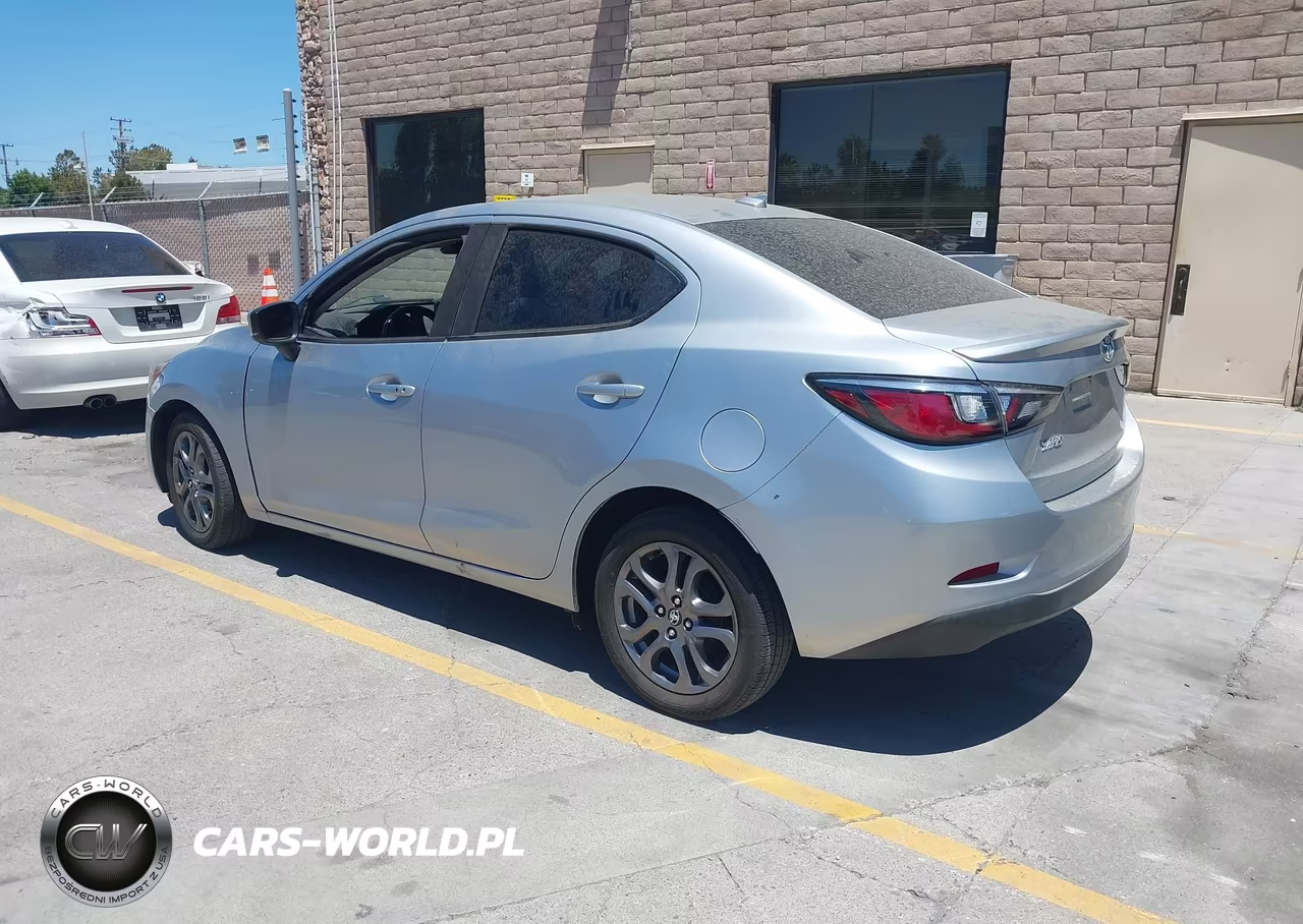 2019 Toyota Yaris Le VIN:3MYDLBYV5KY511475 - 3