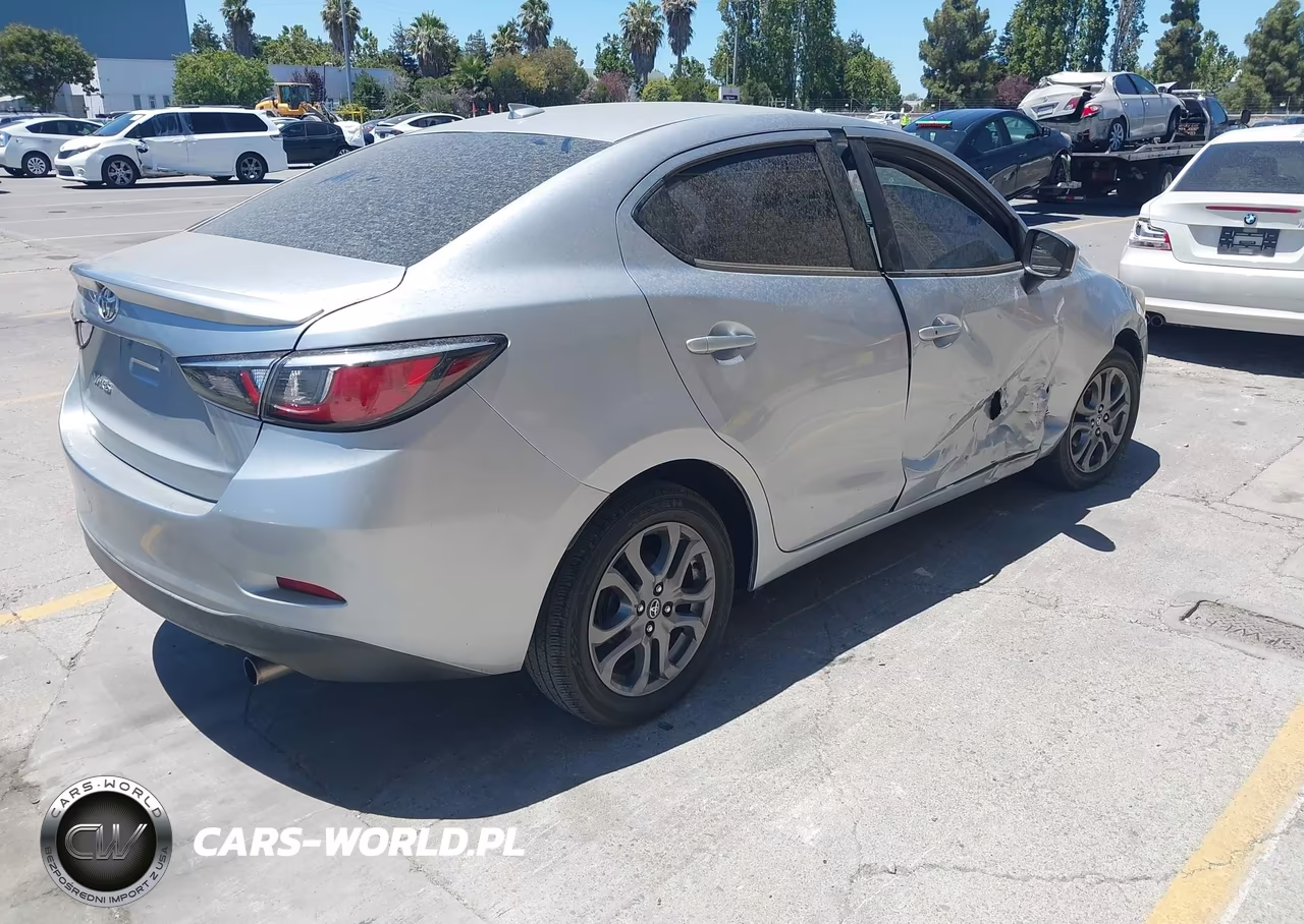 2019 Toyota Yaris Le VIN:3MYDLBYV5KY511475 - 4