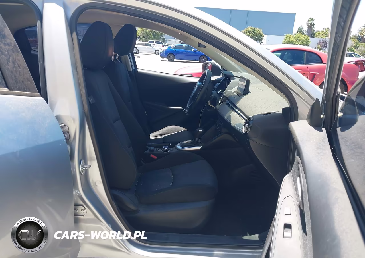 2019 Toyota Yaris Le VIN:3MYDLBYV5KY511475 - 5