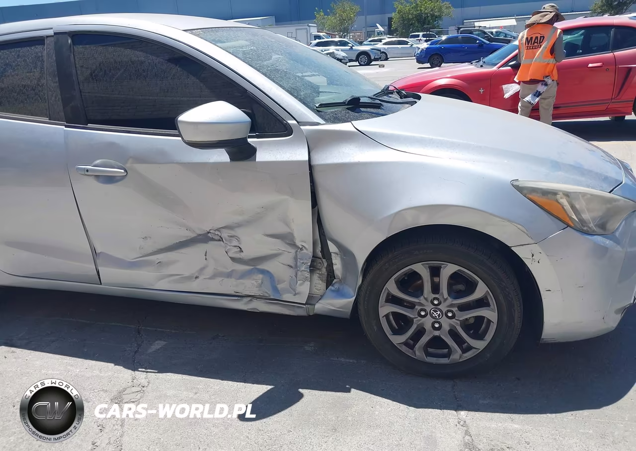 2019 Toyota Yaris Le VIN:3MYDLBYV5KY511475 - 6