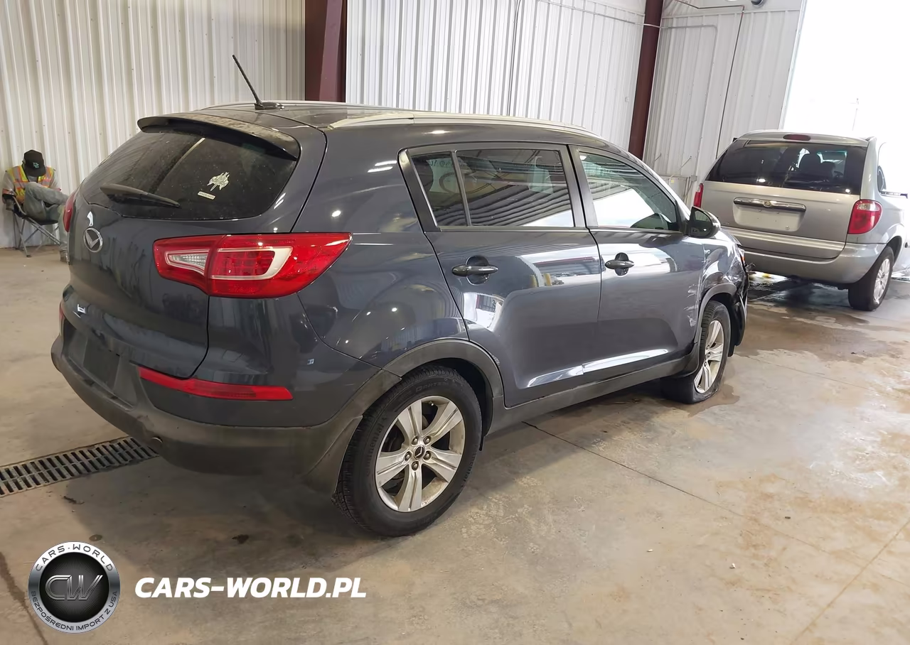 2011 Kia Sportage Lx VIN:KNDPBCA26B7030589 - 4