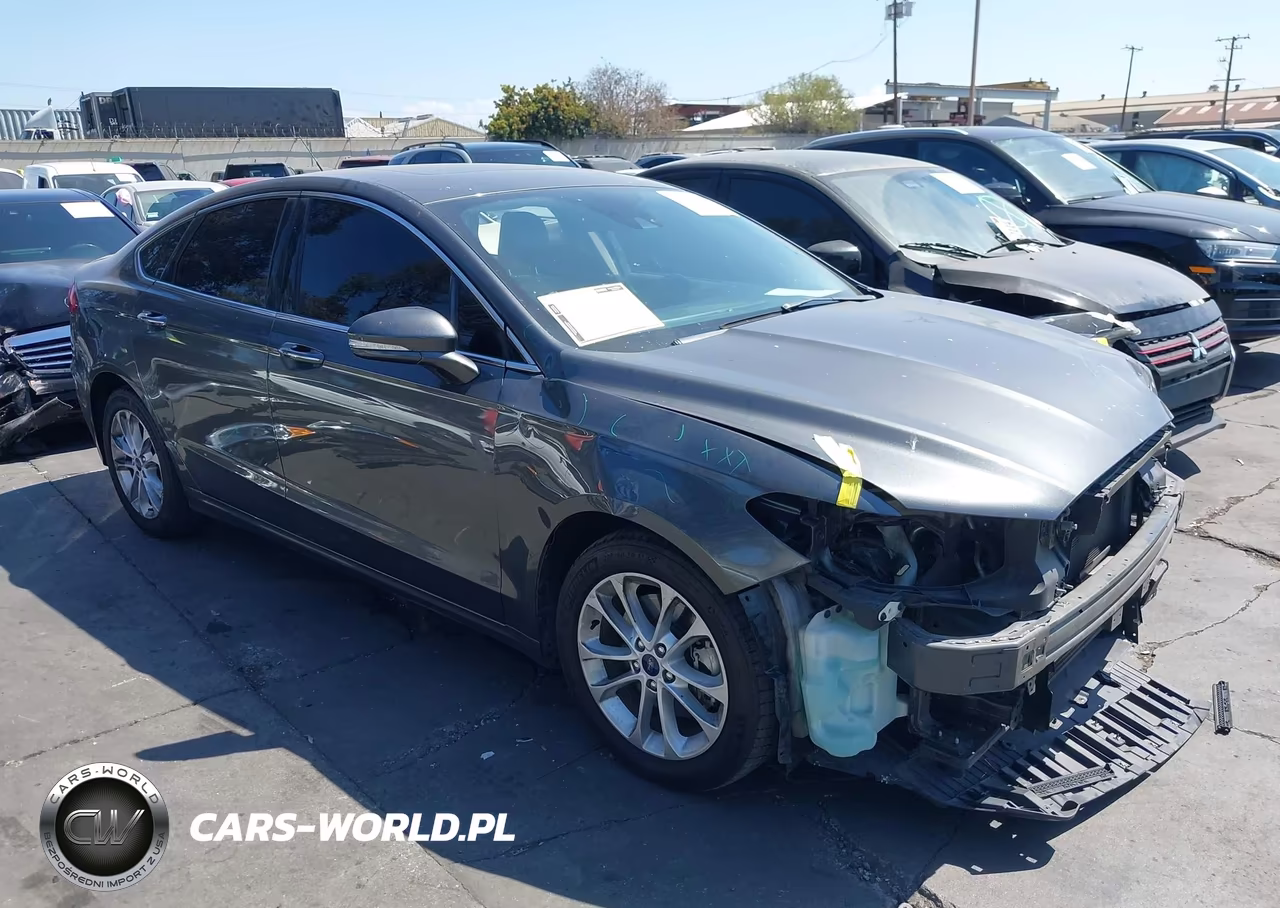 2020 Ford Fusion Plug-In Hybrid Titanium – zdjęcie 1 z 17