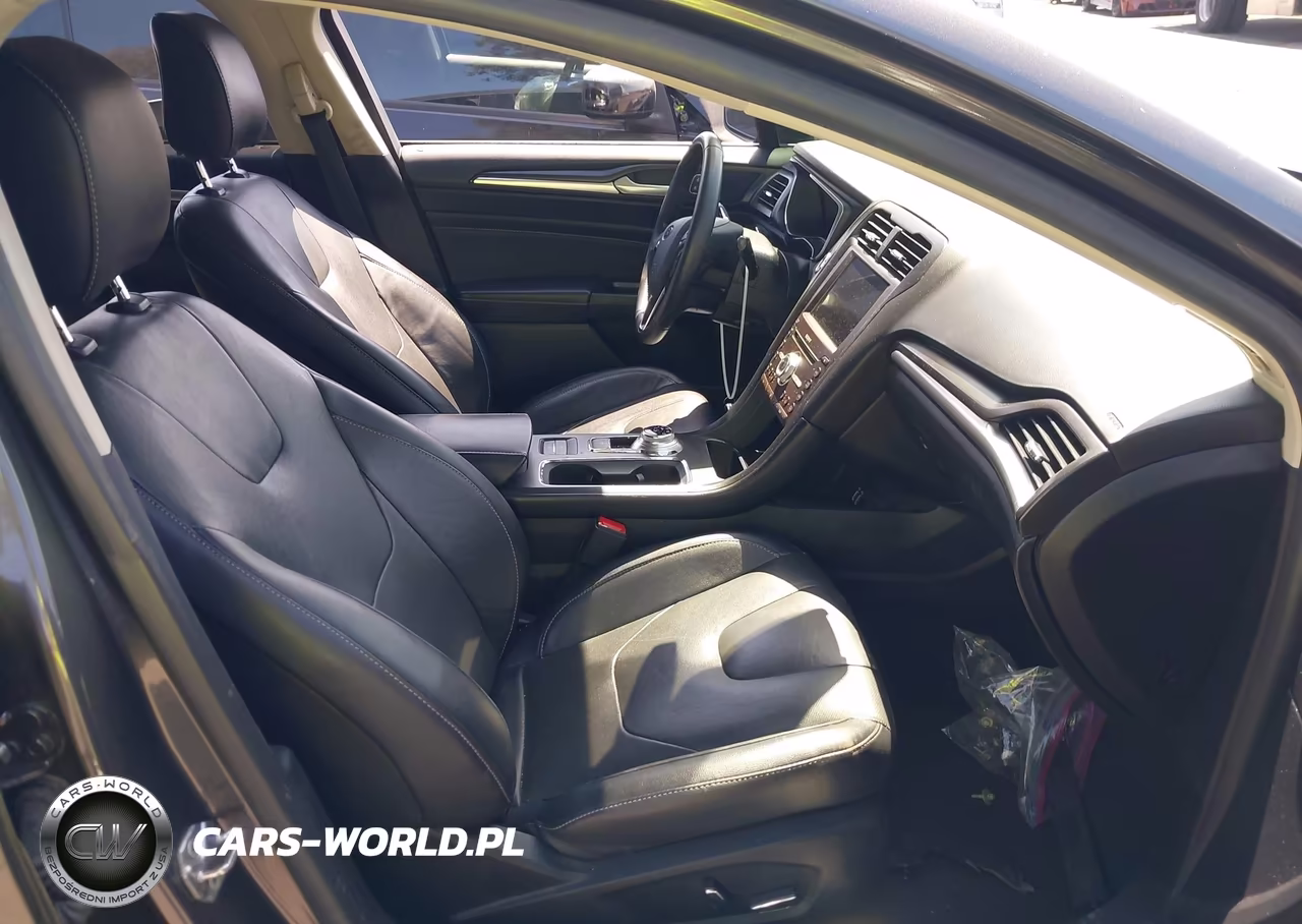 2020 Ford Fusion Plug-In Hybrid Titanium VIN:3FA6P0SU3LR120472 - 5
