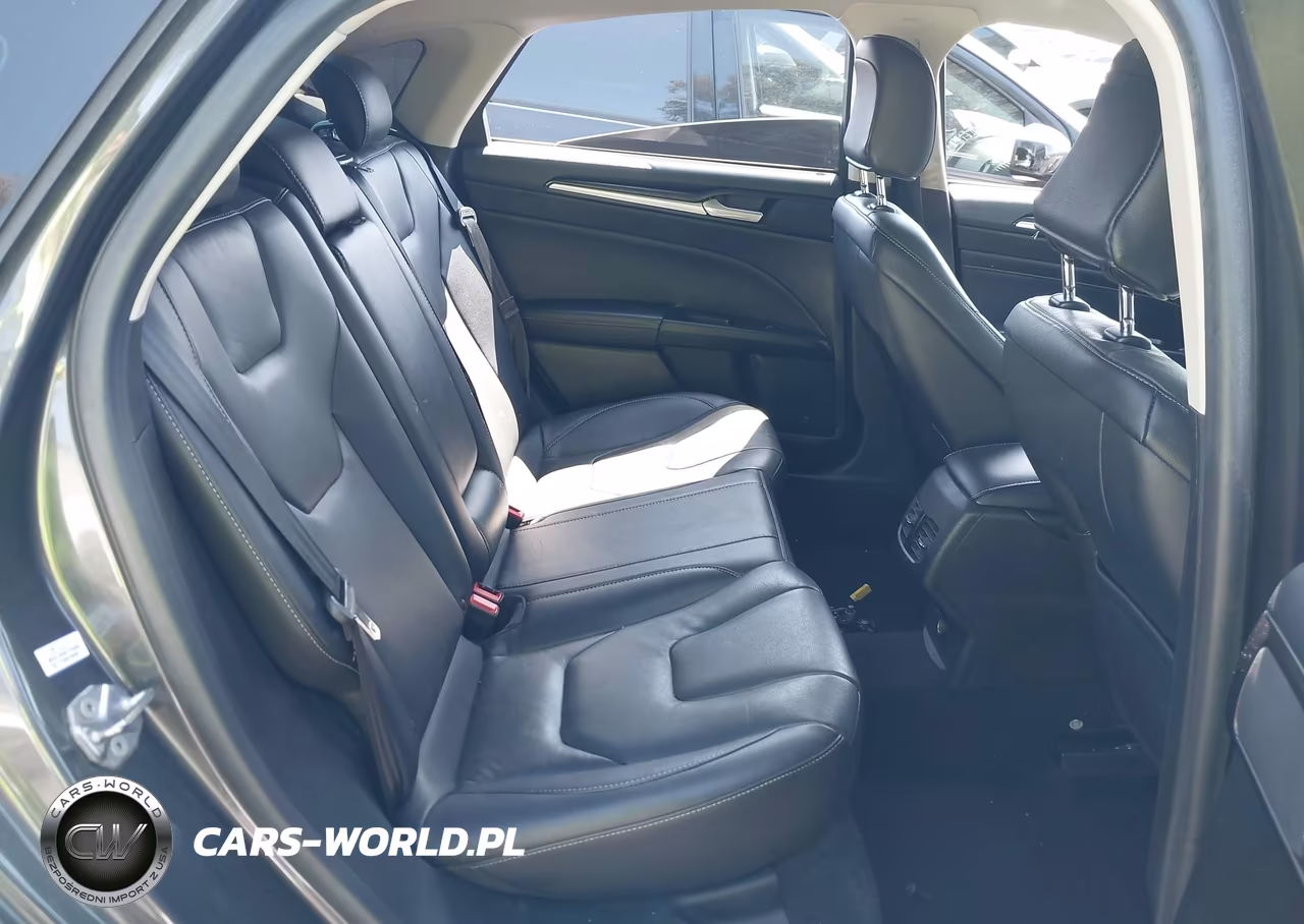 2020 Ford Fusion Plug-In Hybrid Titanium VIN:3FA6P0SU3LR120472 - 8
