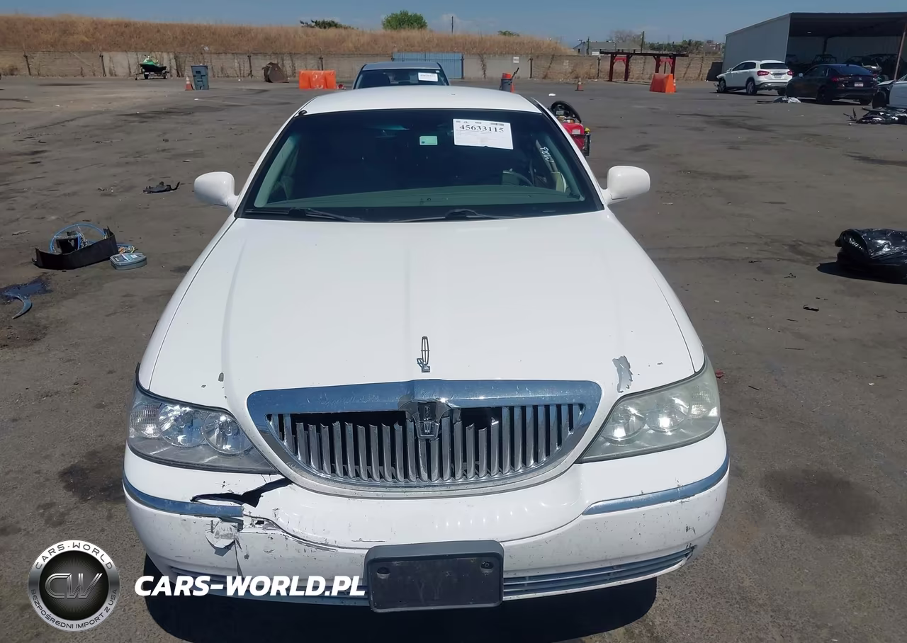 2005 Lincoln Town Car Signature VIN:1LNHM81W95Y634047 - 12