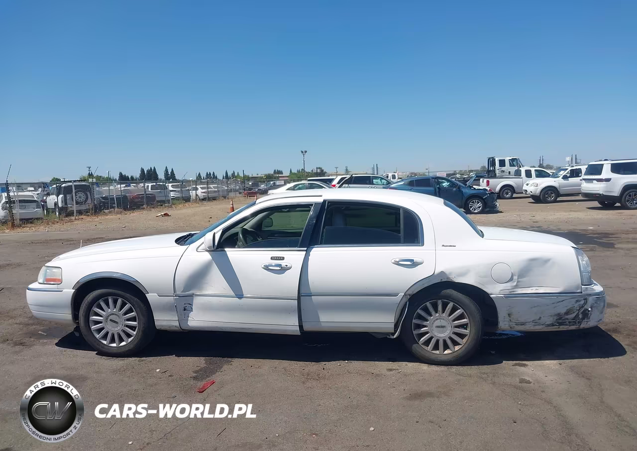 2005 Lincoln Town Car Signature VIN:1LNHM81W95Y634047 - 14