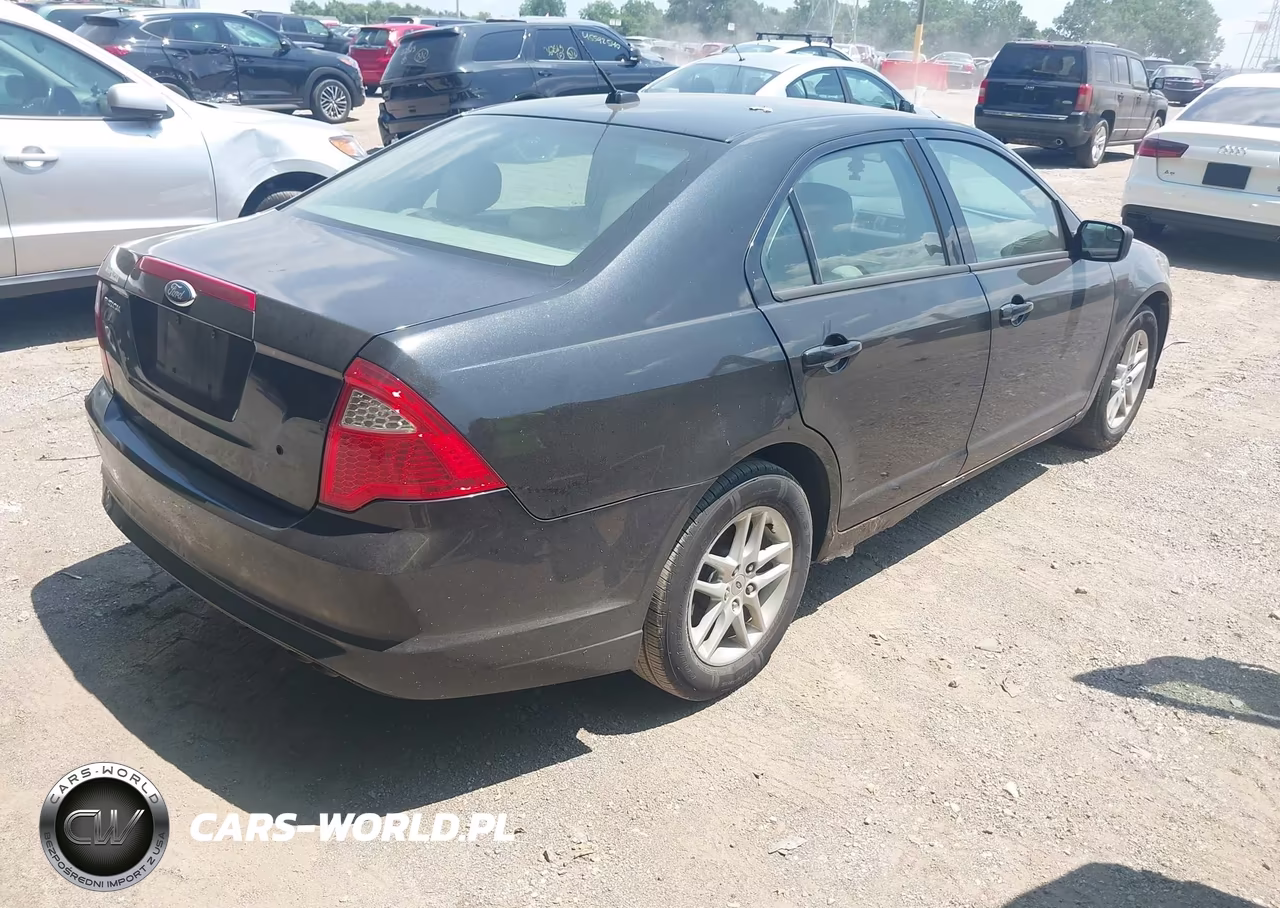 2012 Ford Fusion S VIN:3FAHP0GA9CR210782 - 4