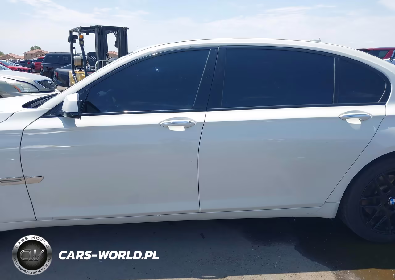 2011 BMW 740Li VIN:WBAKB4C59BC392962 - 14