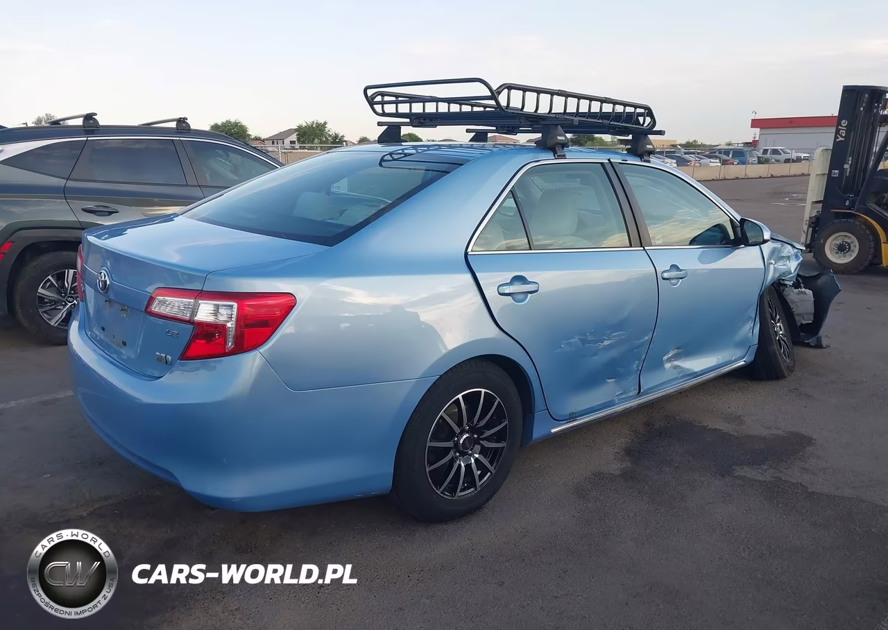 2013 Toyota Camry Hybrid Le VIN:4T1BD1FK9DU086639 - 4