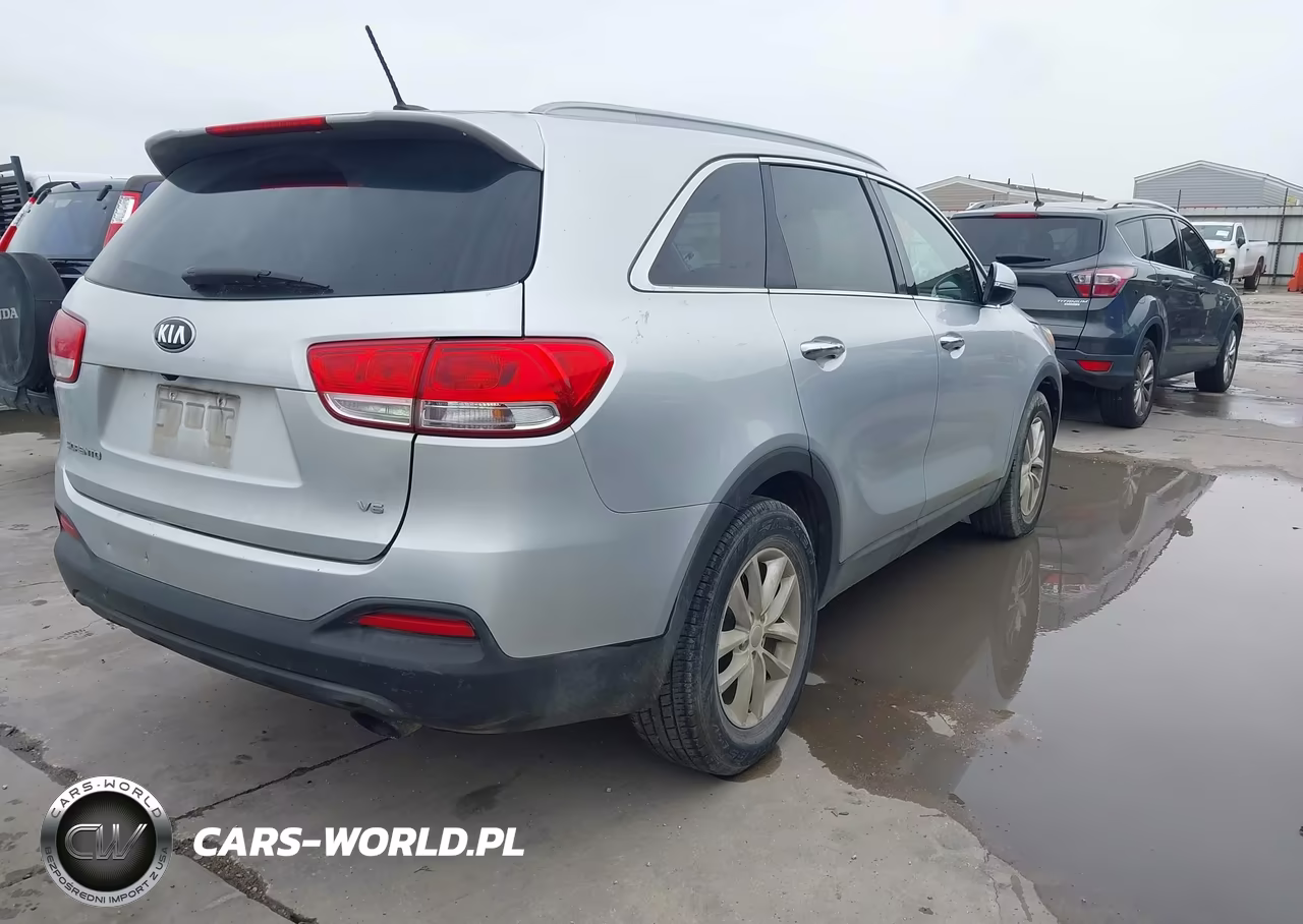 2017 Kia Sorento 3.3L Lx VIN:5XYPG4A53HG331737 - 4