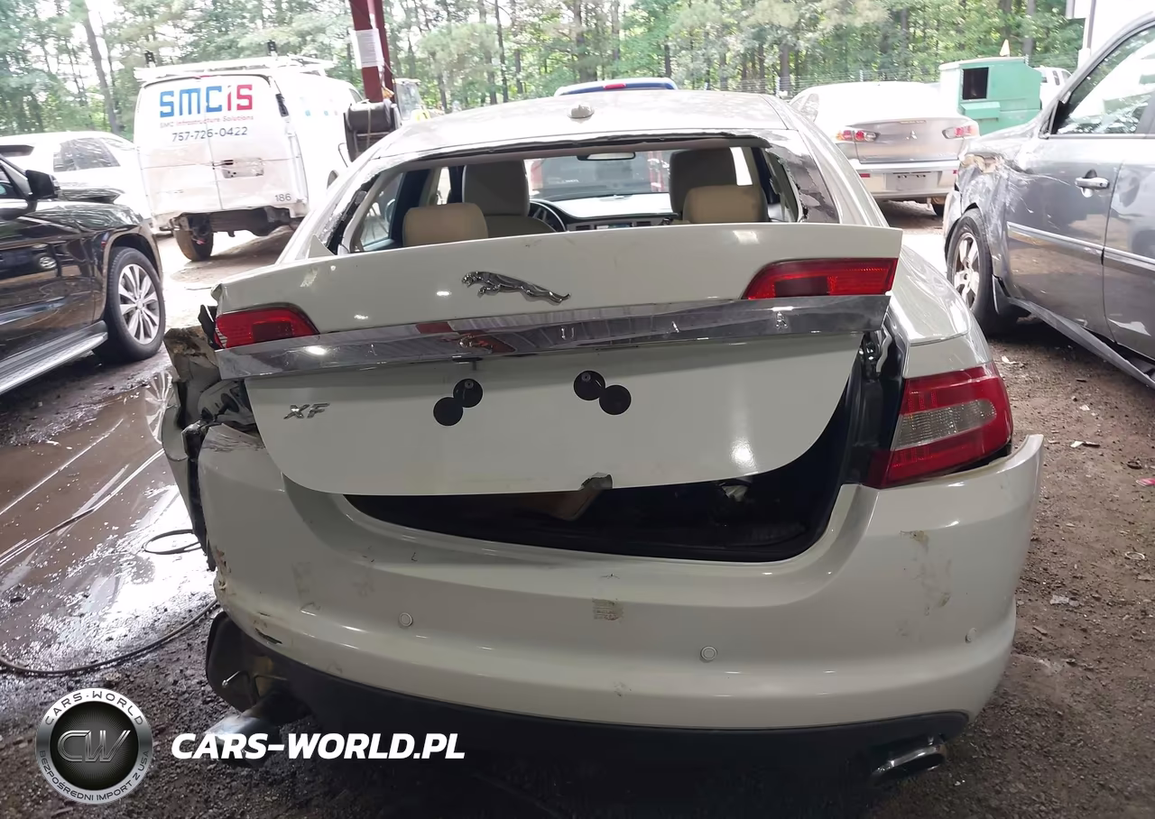 2011 Jaguar Xf VIN:SAJWA0FBXBLR87547 - 17