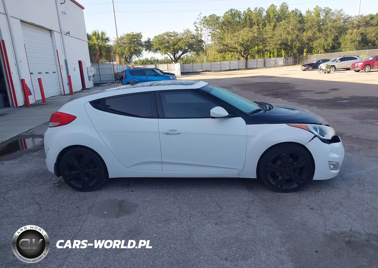 2016 Hyundai Veloster VIN:KMHTC6AD7GU288736 - 13
