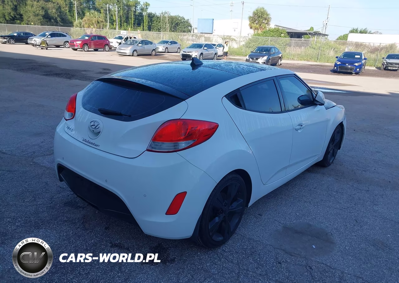 2016 Hyundai Veloster VIN:KMHTC6AD7GU288736 - 4