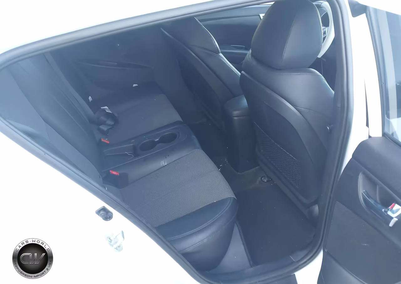 2016 Hyundai Veloster VIN:KMHTC6AD7GU288736 - 8