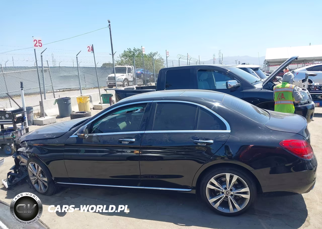 2017 Mercedes-Benz C 300 VIN:55SWF4JB4HU232693 - 13