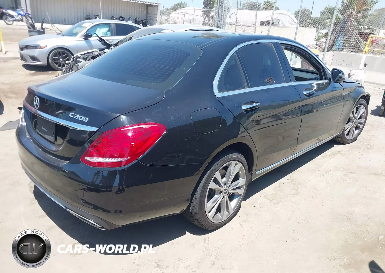2017 Mercedes-Benz C 300 VIN:55SWF4JB4HU232693 - 4