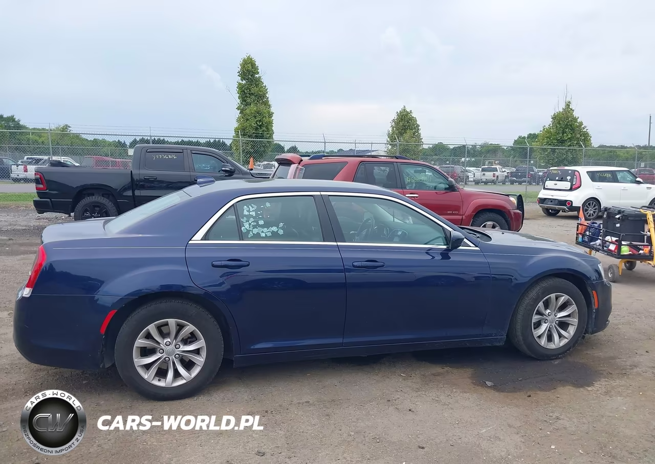 2016 Chrysler 300 Limited VIN:2C3CCAAG2GH268354 - 13