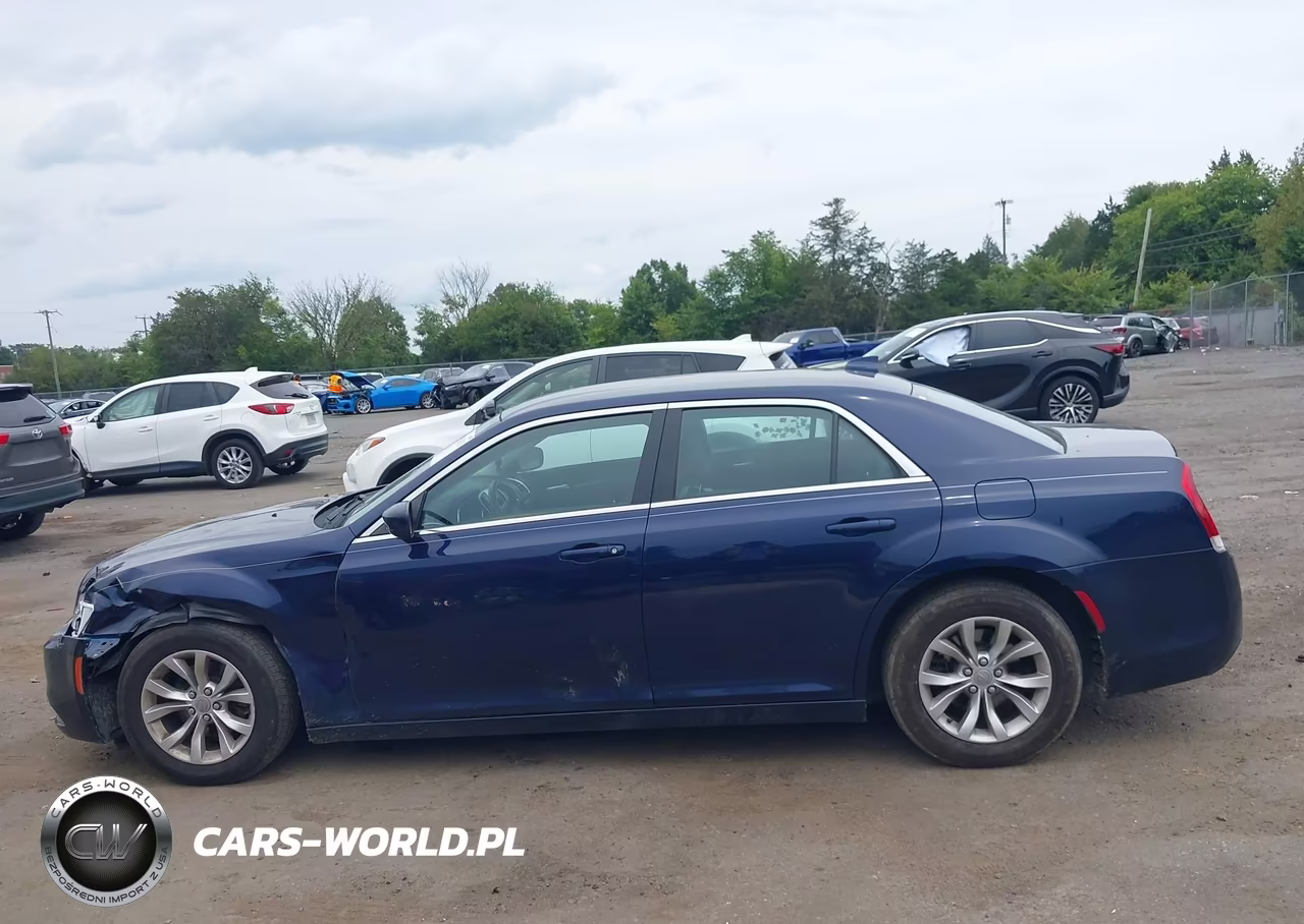 2016 Chrysler 300 Limited VIN:2C3CCAAG2GH268354 - 14
