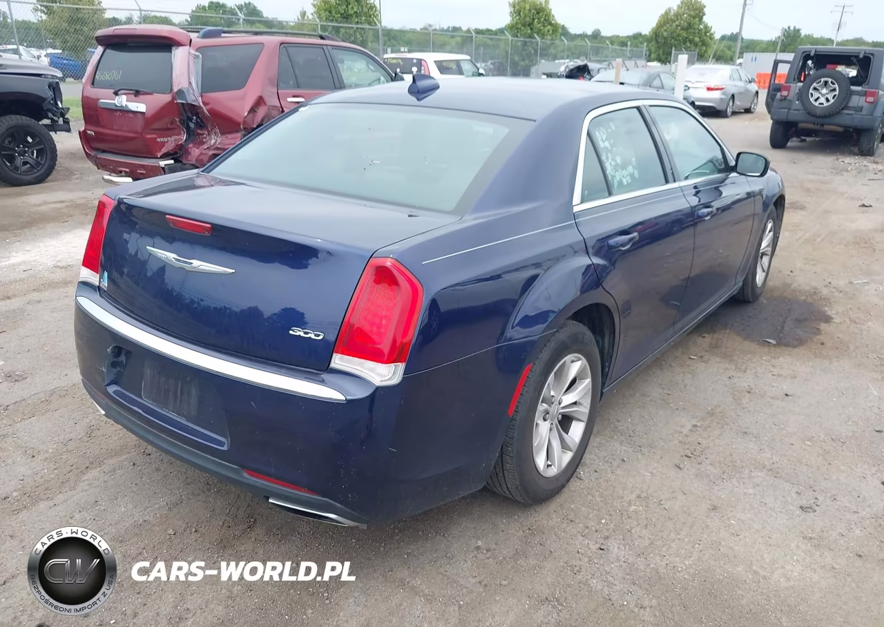 2016 Chrysler 300 Limited VIN:2C3CCAAG2GH268354 - 4