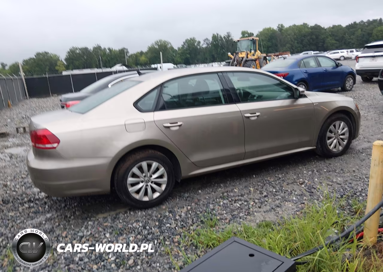 2015 Volkswagen Passat 1.8T Wolfsburg Edition VIN:1VWAT7A34FC064768 - 4