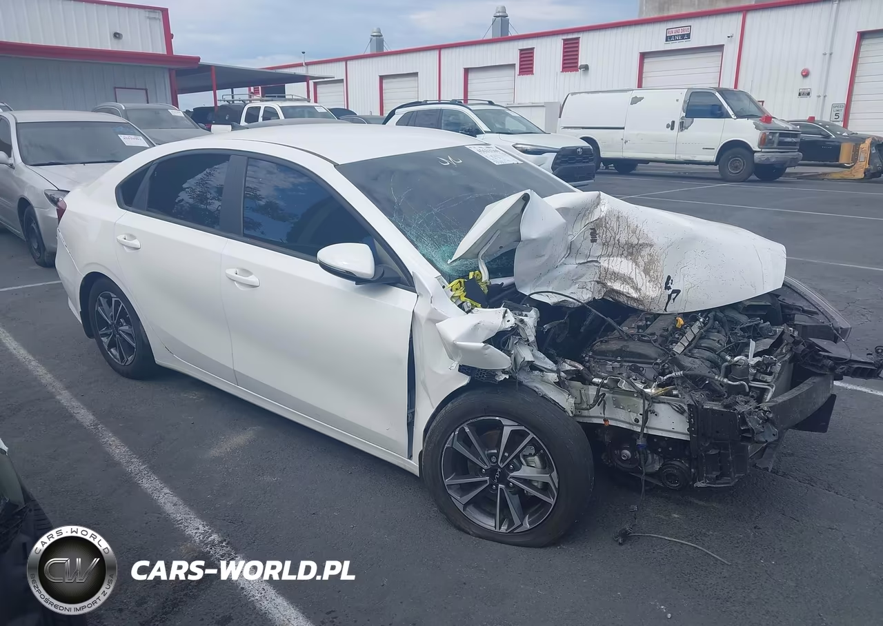 2024 Kia Forte Lxs – zdjęcie 1 z 15