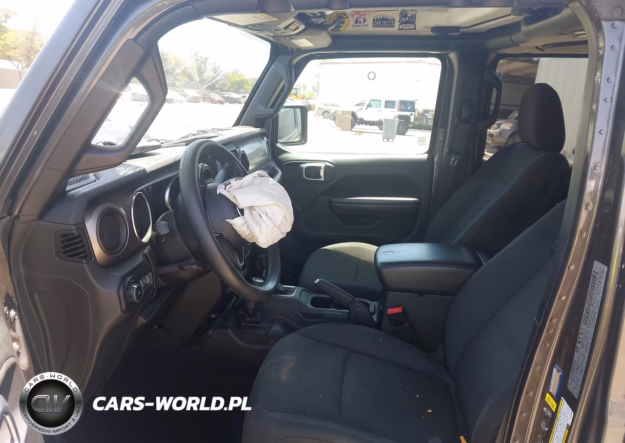 2020 Jeep Wrangler Unlimited Sport 4X4 VIN:1C4HJXDGXLW200403 - 5