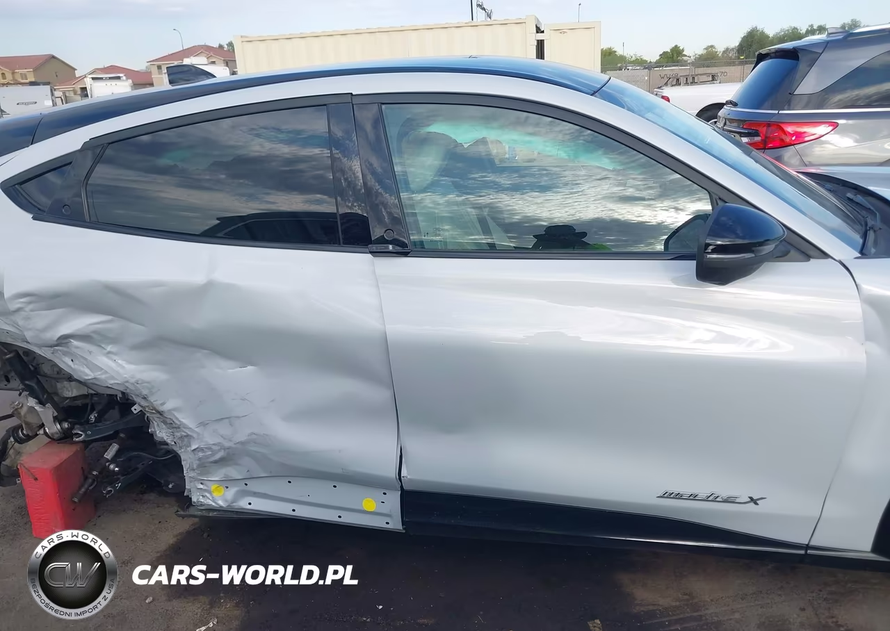 2022 Ford Mustang Mach-E Premium VIN:3FMTK3R79NMA31210 - 14
