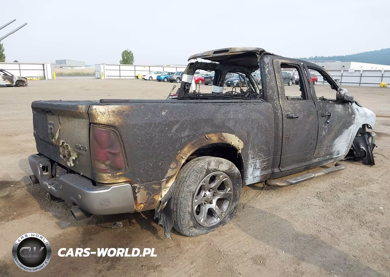 2016 Ram 1500 Laramie VIN:1C6RR7JM6GS153396 - 4