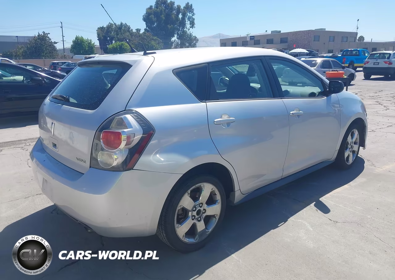2009 Pontiac Vibe VIN:5Y2SP670X9Z452804 - 4