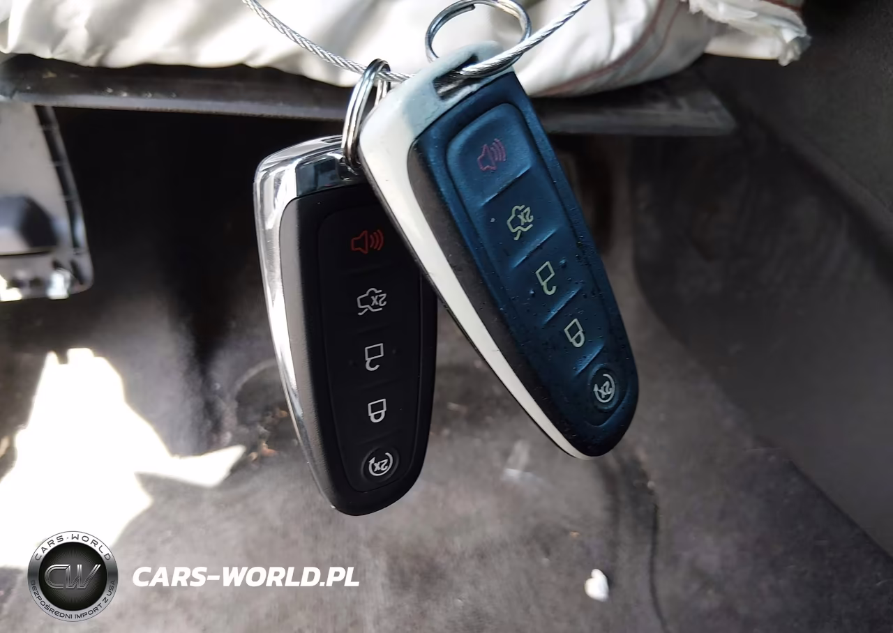 2018 Ford Focus Titanium VIN:1FADP3N2XJL224228 - 11