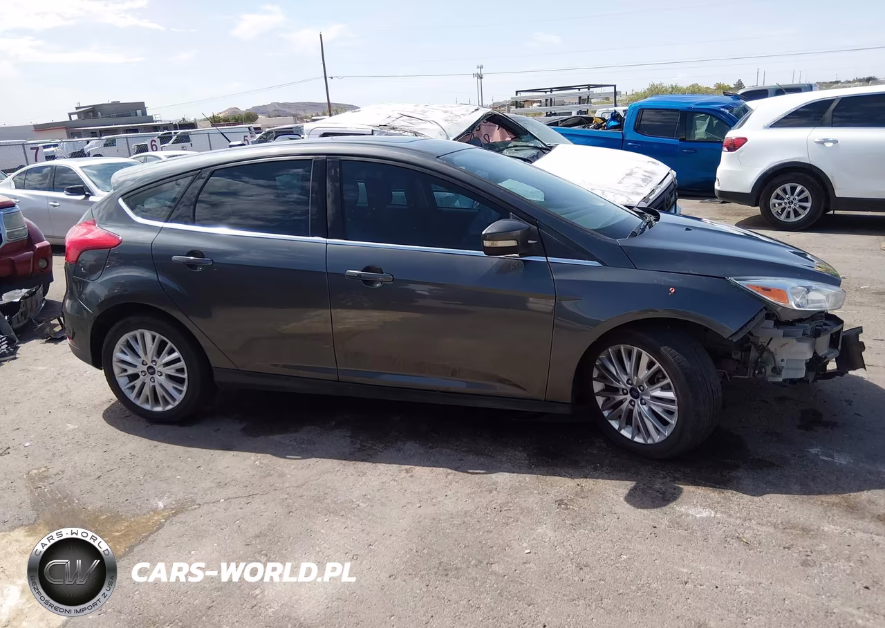 2018 Ford Focus Titanium VIN:1FADP3N2XJL224228 - 14